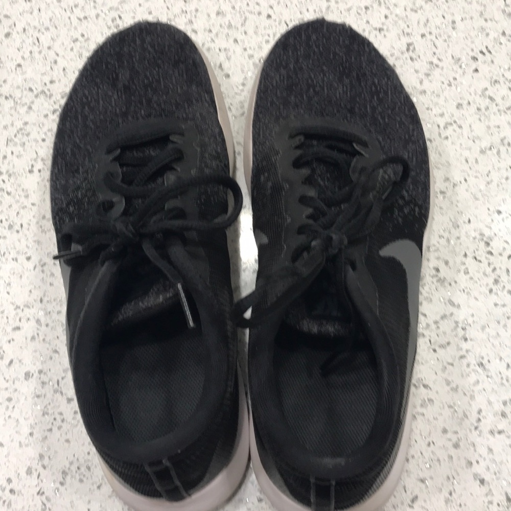 Women’s black Niike shoes